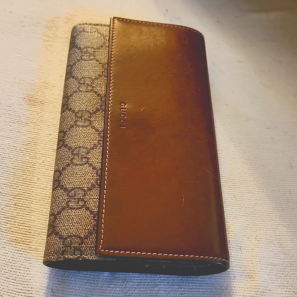Beautiful, Gucci  zipper wallet
